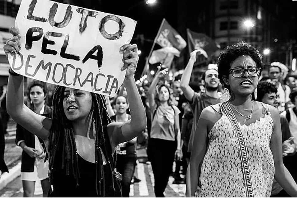 Jovens estão acreditando menos na democracia