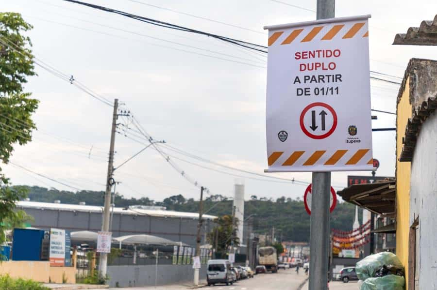 Rua Jundiaí volta a ter  trânsito nos dois sentidos 