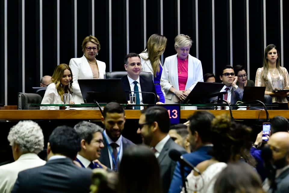 Congresso aprova repasse de R$ 15 bilhões para estados e municípios