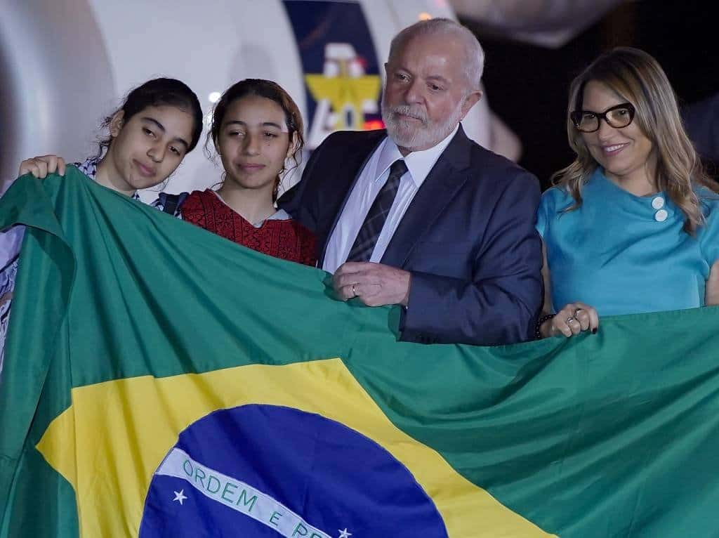 Grupo de Gaza chega ao Brasil e Lula garante que tentará trazer mais famílias 