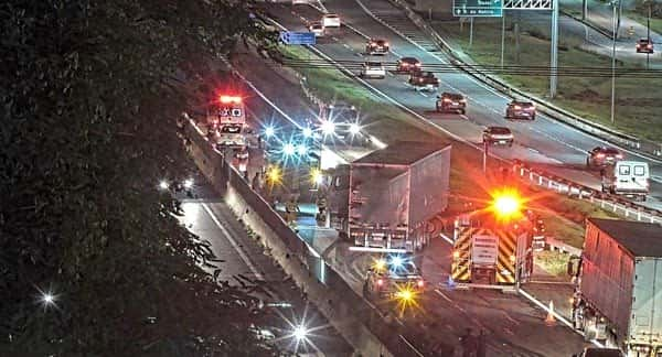 Motorista perde controle e bate carreta em barreira na rodovia Anhanguera