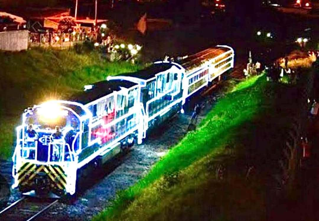 Trem iluminado chega na região 