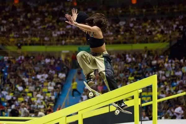 Rayssa Leal tem nota histórica e fatura a fase decisiva da Liga Mundial de skate