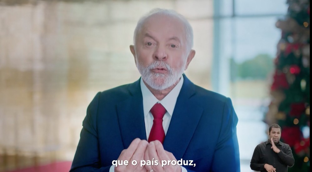 Lula fala ao Brasil pela TV na noite de natal 