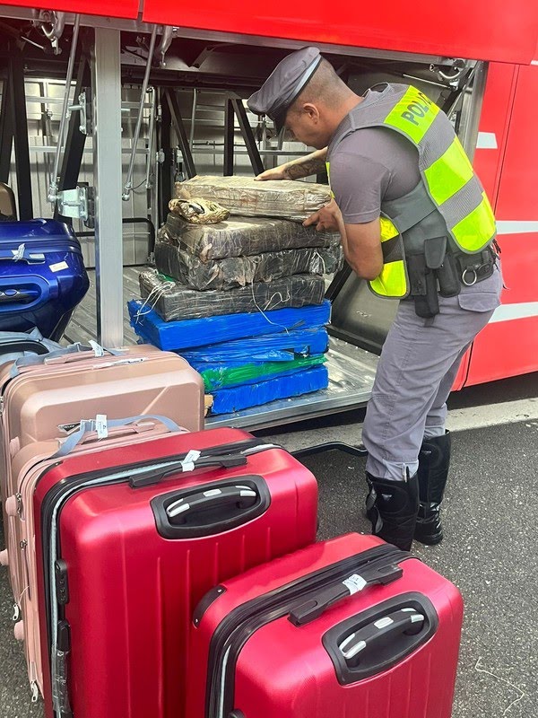 Passageiras de ônibus são presas com 87 kg de maconha e haxixe na bagagem