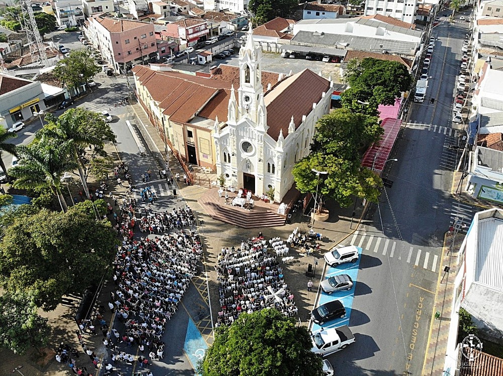 Igreja Matriz de Salto de Pirapora está interditada com risco de desabar 