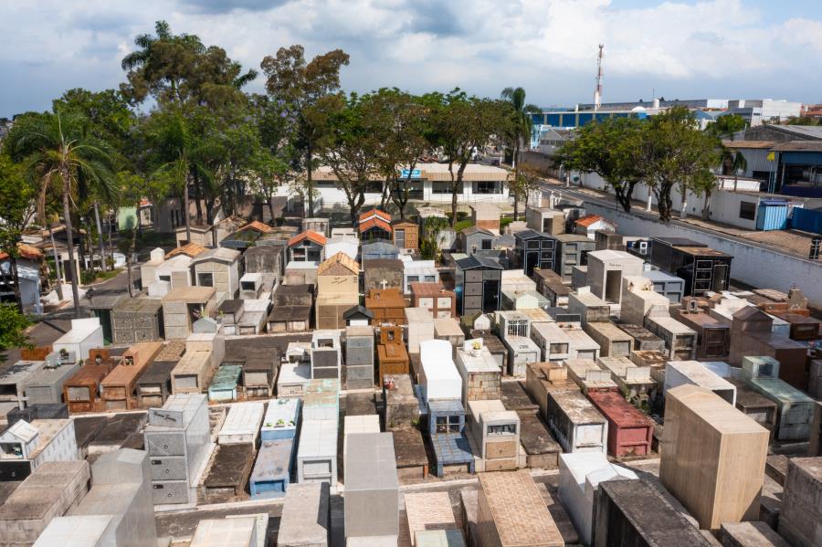 Homem morre dentro do cemitério em confronto com a PM