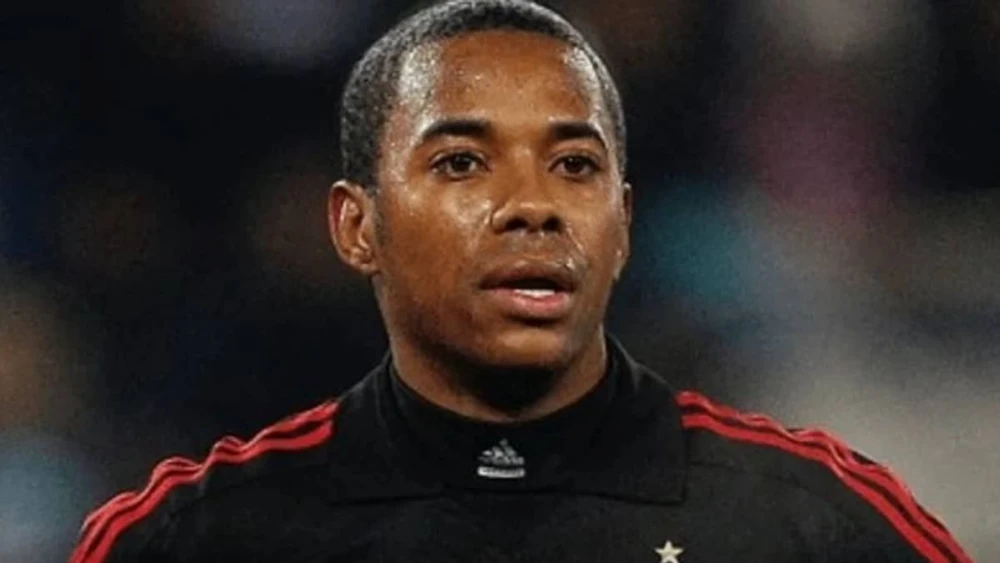 STJ decide que Robinho deve cumprir pena no Brasil por estupro