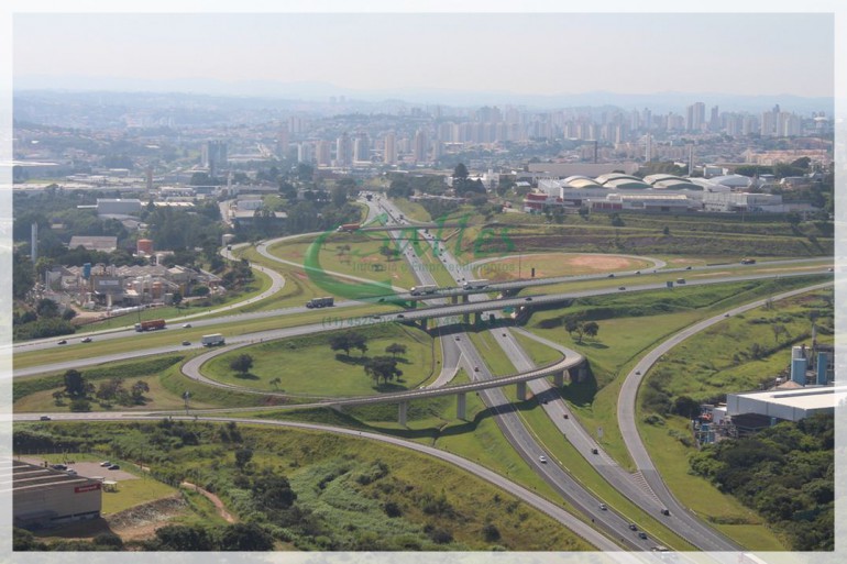 Homem morre atropelado, após descer do carro e invadir a pista da Bandeirantes