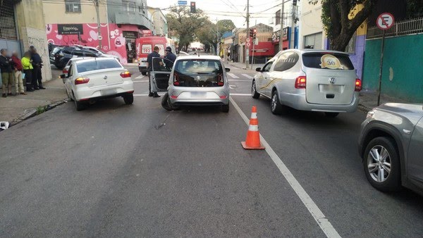 Motorista bêbado é preso após derrubar motos, bater em ônibus e quase atropelar 