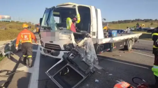 Helicóptero Águia resgata vítima de acidente na Bandeirantes