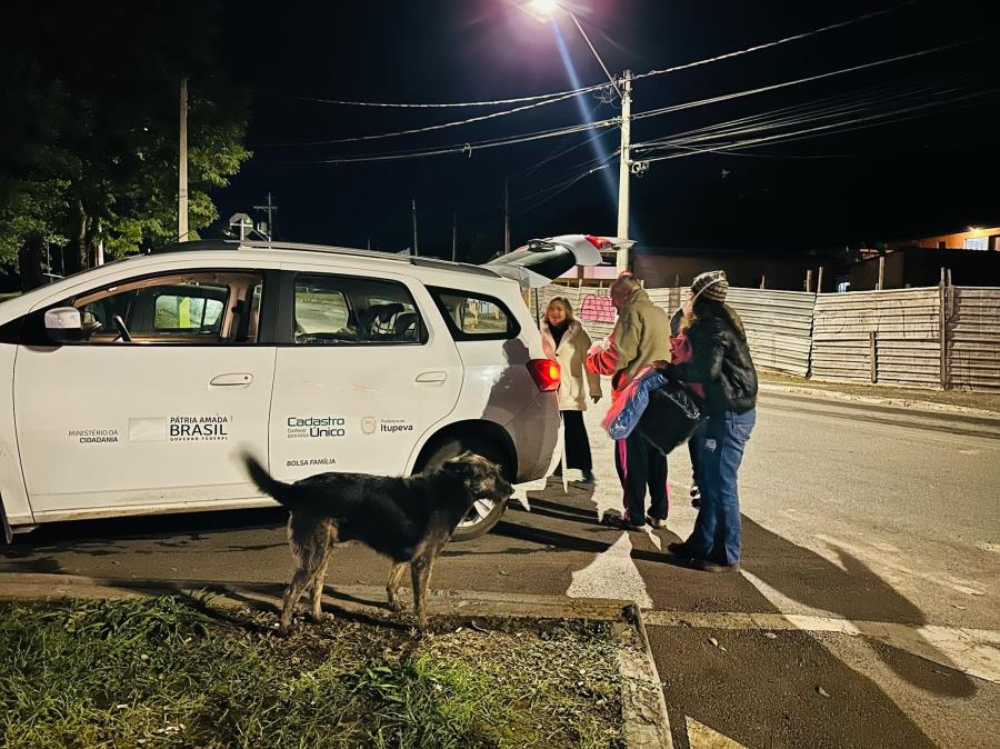 Equipes da Prefeitura fazem ação na noite mais fria do ano