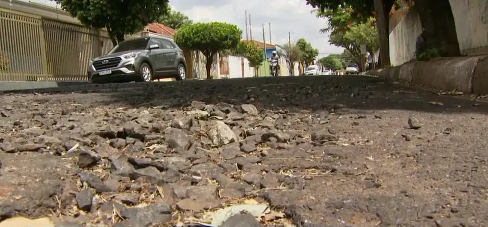 Vereadores Juba e Primo cobram asfalto melhor na Nova e no Vale das Pedras