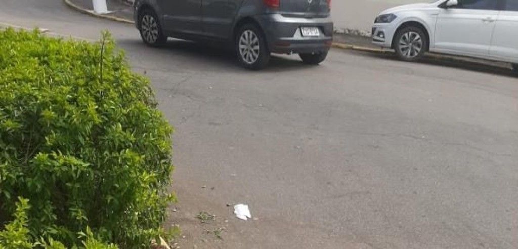 Idoso joga carro contra adolescente próximo à Santa Casa, em Cabreúva