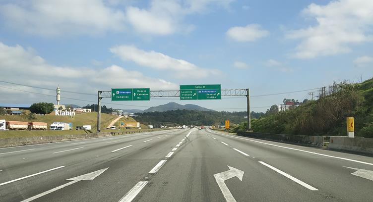 Bebê morre após veículo em que estava ser atingido por outro em alta velocidade