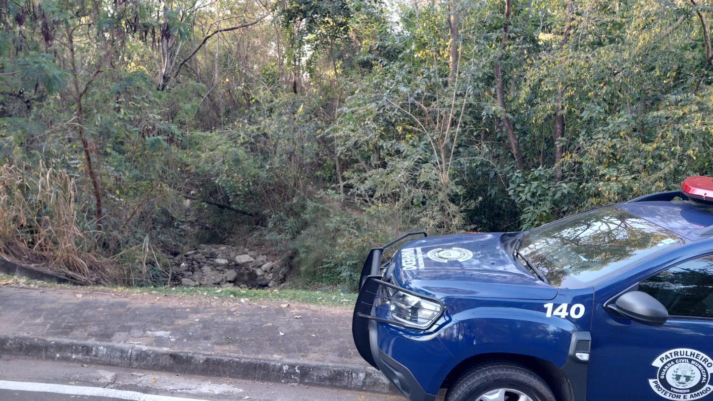  Corpo de mulher de 58 anos é encontrado em córrego