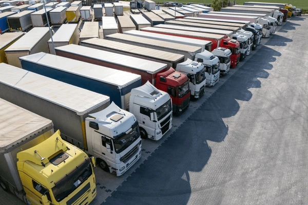  Homem é encontrado morto dentro de caminhão no Distrito Industrial