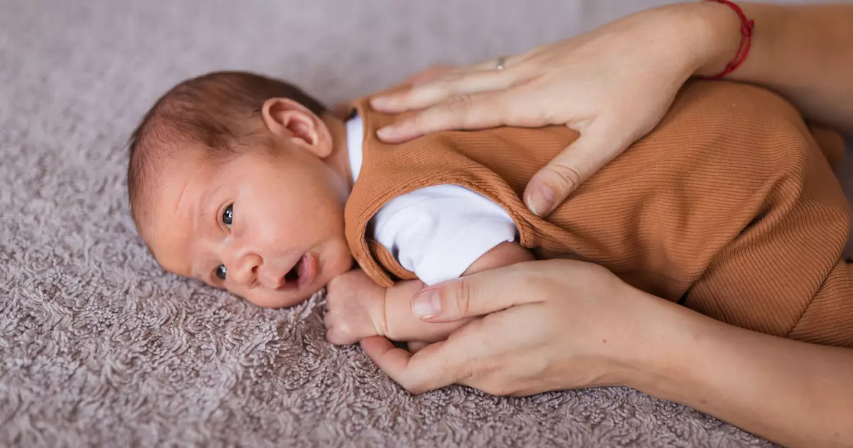 Guarda salva vida de recém-nascido engasgado com leite materno