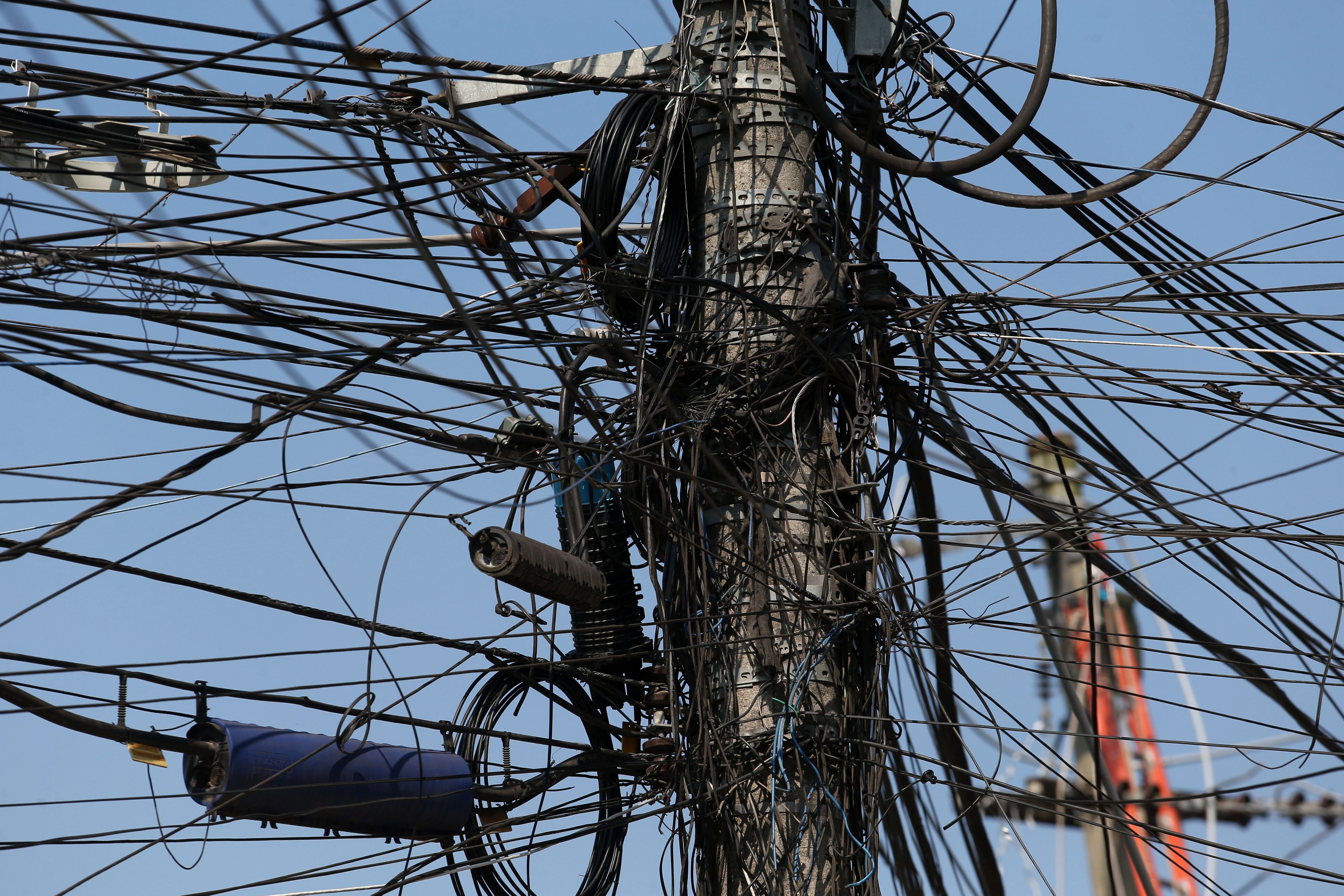 Com apoio da PM e da Civil, CPFL faz operação contra “gato” de energia na região