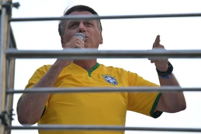 Bolsonaro é preso e levado para Polícia Federal de Brasília 