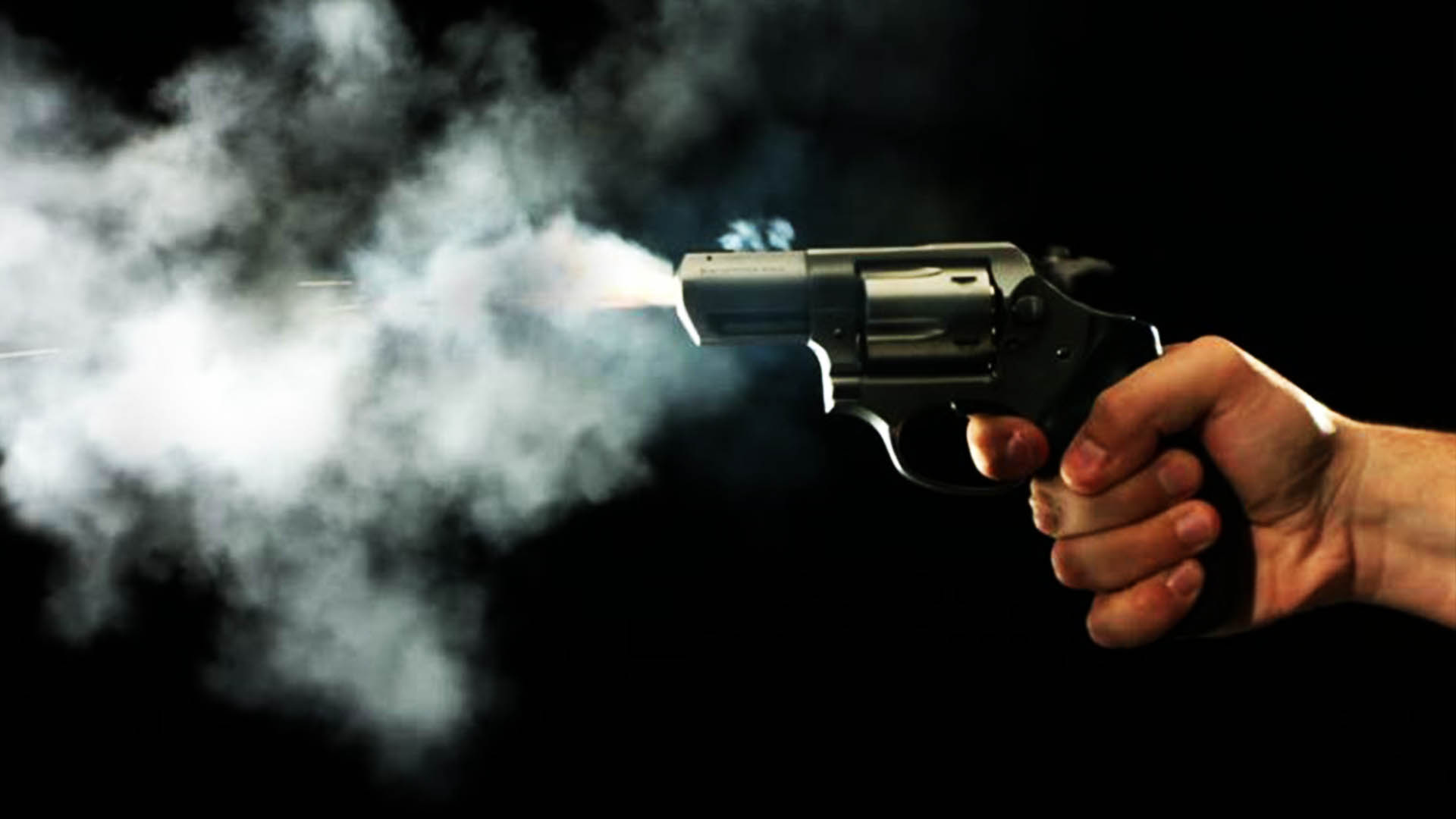 Homem morre baleado após lutar com policial