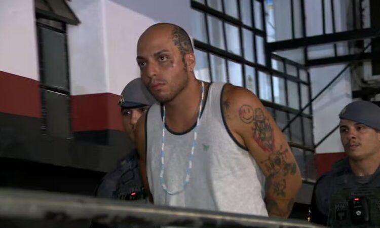  Homem é preso após confessar ter esfaqueado a ex e ter matado o namorado dela