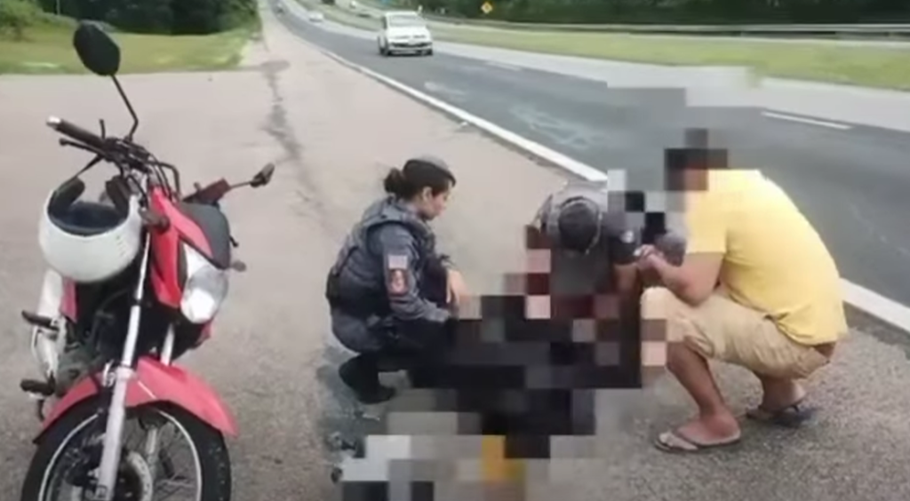  Motociclista tem mal súbito na Dom Gabriel e é salvo pelo garupa