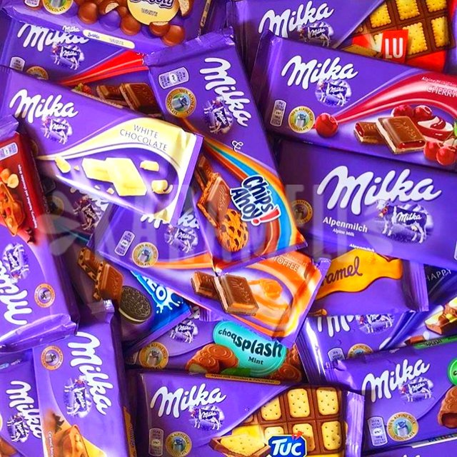  Idosa é flagrada furtando chocolates em supermercado e diz que é cleptomaníaca