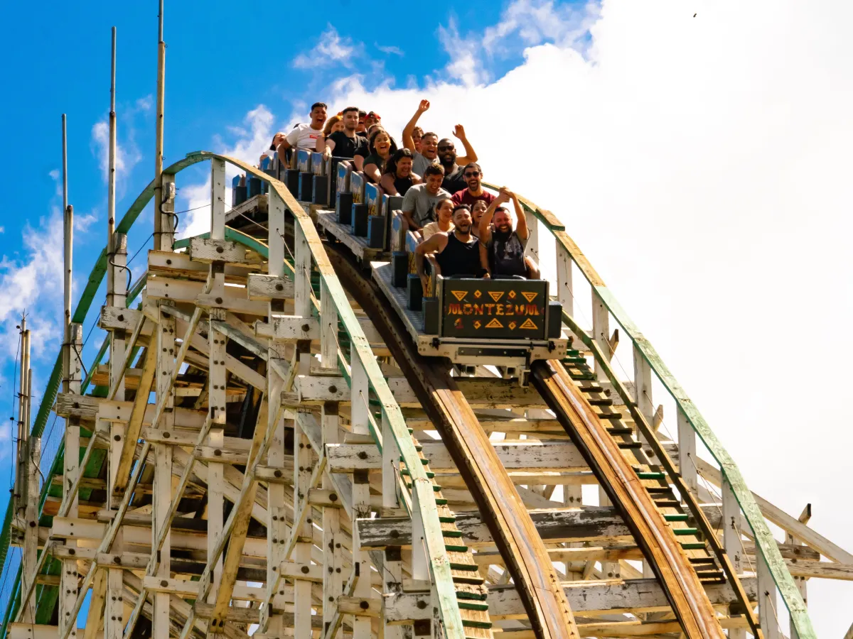  No Hopi Hari, mulher paga R$ 1 em março