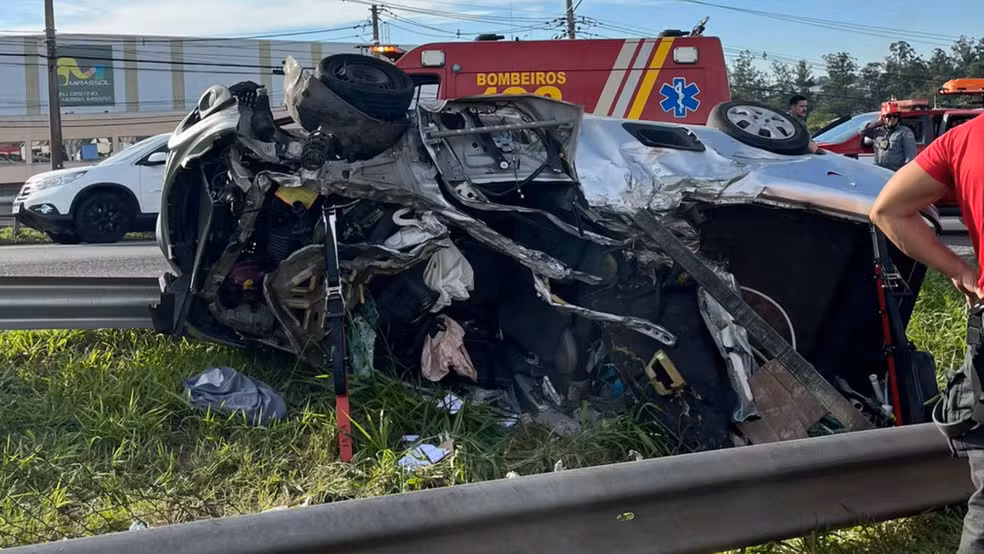  Motorista morre esmagado dentro de carro por caminhão na Dom Gabriel