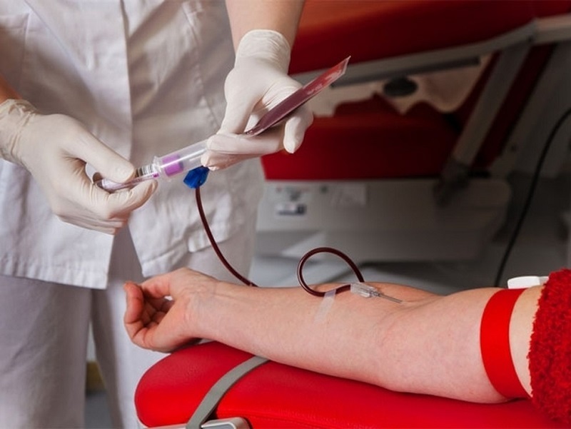 Família faz campanha de doação de sangue para jovem internado na UTI