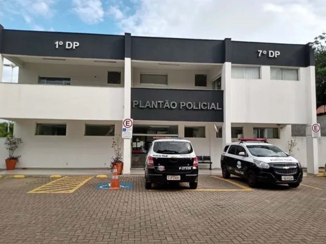 Vizinho e passageiro tarados são presos por importunação sexual
