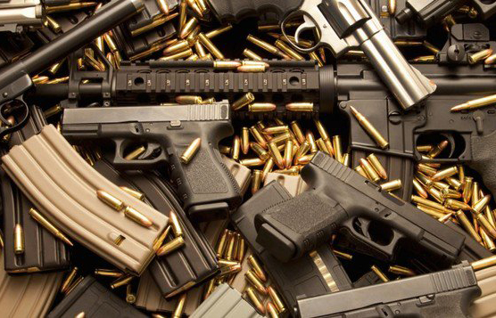  Carro que transportava armamento é assaltado e mais de 30 armas foram levadas