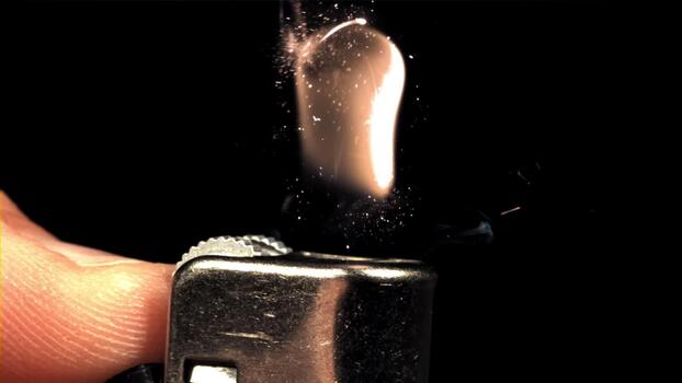  Alterado e com cocaína no bolso, homem tenta incendiar hospital e é preso