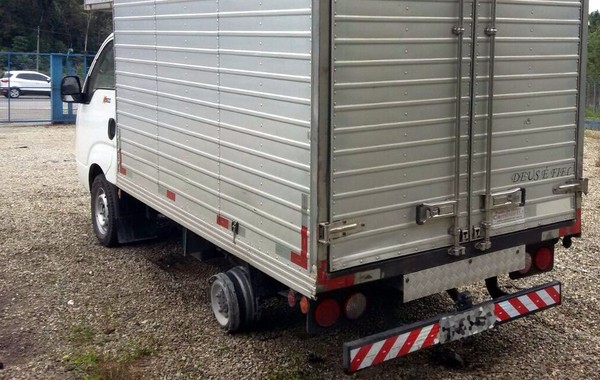 Motorista engraçadinho, que dirigia caminhão sem placas, é preso na Bandeirantes