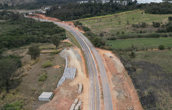  Obras da Estrada da Serrinha avançam e devem terminar em outubro